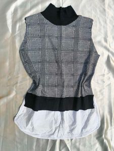Trendy Plaid Mock Neck Sleeveless Top