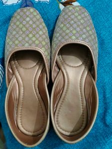 Sparkling Ethnic Juttis/Mojaris