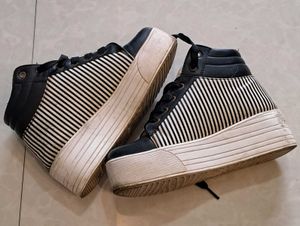 Stylish Black Striped Sneakers
