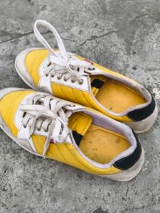 Yellow Levi's Sneakers