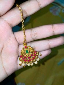 Elegant Maang Tikka with Pearls