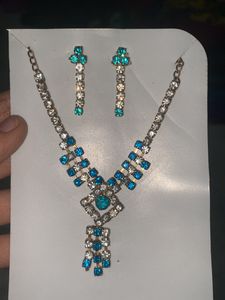 Blue And White Light Weight Neckpiece Set