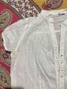 white fiited shirt💗
