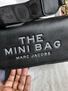 smart sling bag in black