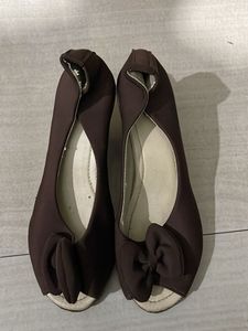 Chic Brown Peep-Toe Flats with Bow Detail