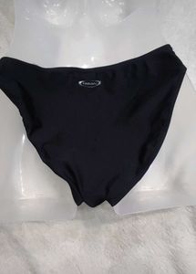 ⚛️ 32 Size Black V Look