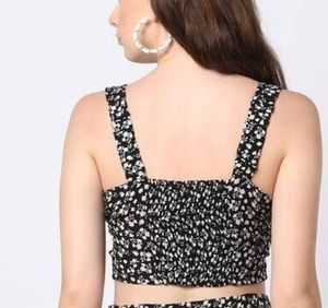 Cute crop top!