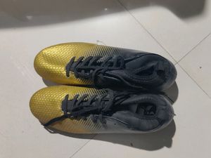 Nivia Mens Football Shoes. Unused.