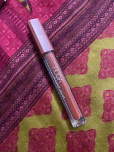 Huda Beauty Nude Lipstick And Hide🤐 Gift Free