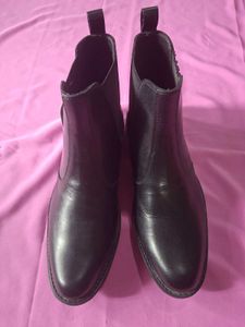 Classic Black Leather Chelsea Boots