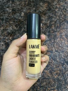 Lakme Forever Matte Longwear Foundation (SPF 15)
