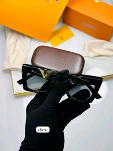 Stylish Black Cat-Eye Sunglasses