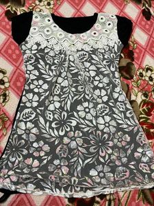 Bundle of 4 casual tops