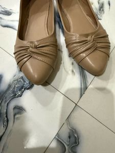 Nude synthetic leather flat bellies