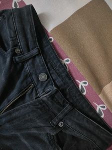 women knee cut jeans