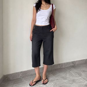 Chic Black capri pants