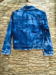 Stylish Denim Jacket with Patches