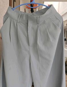 Women's Light Grey & Blue Pleated Pants