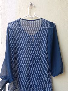 SET of two Pretty Tops 💙