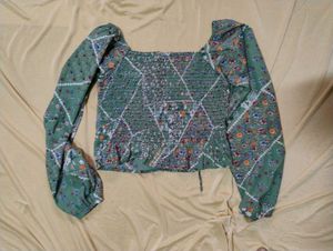 Stretchable Floral Tie-Front Crop Top