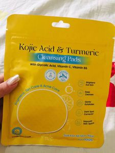 Kojic Acid & Turmeric Cleansing Pads🤍