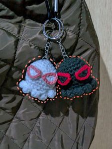 Spider crochet keychain🕷️🕸️(1 piece)