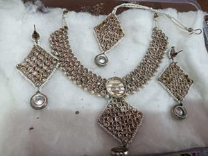 Stunning Silver-Tone Jewelry Set
