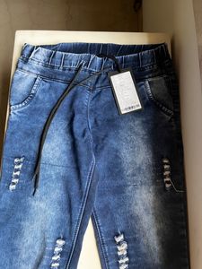 Stylish Distressed Denim Capri