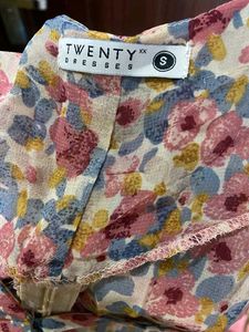 Floral Print Ruffle Detail Top