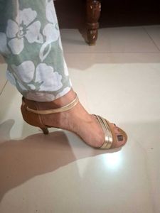 Footin Tan &amp; Gold Heels - Size 5