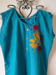 Double Shaded Blue Cotton Sleevless Kurta Wid Sleeves Attached..New,never Used Due To Size Issues.