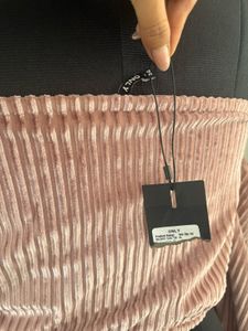 ONLY Off-Shoulder Chic Velour Top