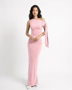 Elegant Pink One-Shoulder Maxi Dress