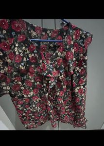 Floral Ruffle Top - Chic &amp; Stylish