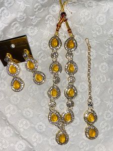 Yellow Necklace Set🌥️