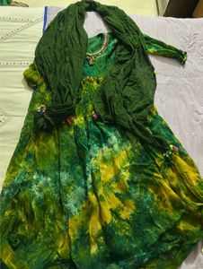 Green Tie-Dye Kurta Set with Dupatta