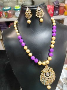 Beaded jewellery and Earring Set