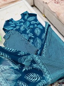 Stylish Blue Leaf Print Kurta Set