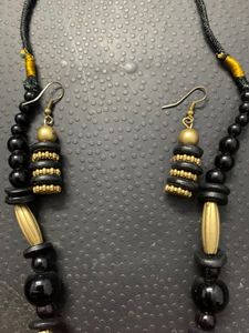Handmade beads neckpiece with earrings