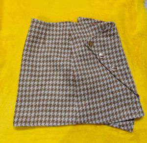 Chic Houndstooth Mini Skirt