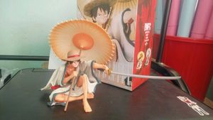 Luffy Sitting With Umbrella 13cm
