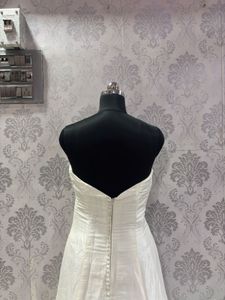 Elegant Strapless Wedding Dress