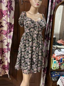 Chic Floral Square Neck Smocked Dress