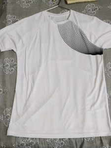Stylish White Graphic T-shirt