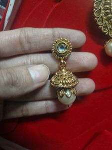 Exquisite Pearl &amp; Gold Necklace Set