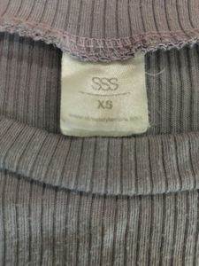Ribbed Knit Cropped T-Shirt