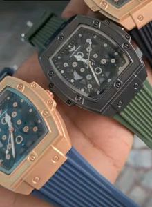 Luxury Silicone Strap Analog Watch