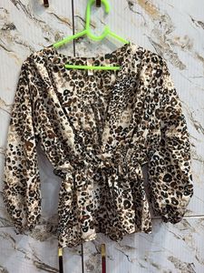 Chic Leopard Print Peplum Blouse – V-Neck Long Sle
