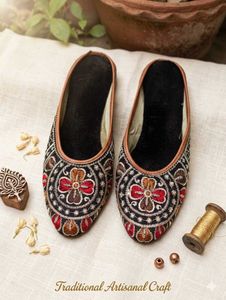 Juttis for women