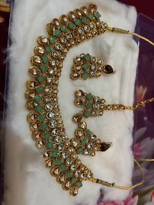Beautiful Set With Earrings And Mang Tika